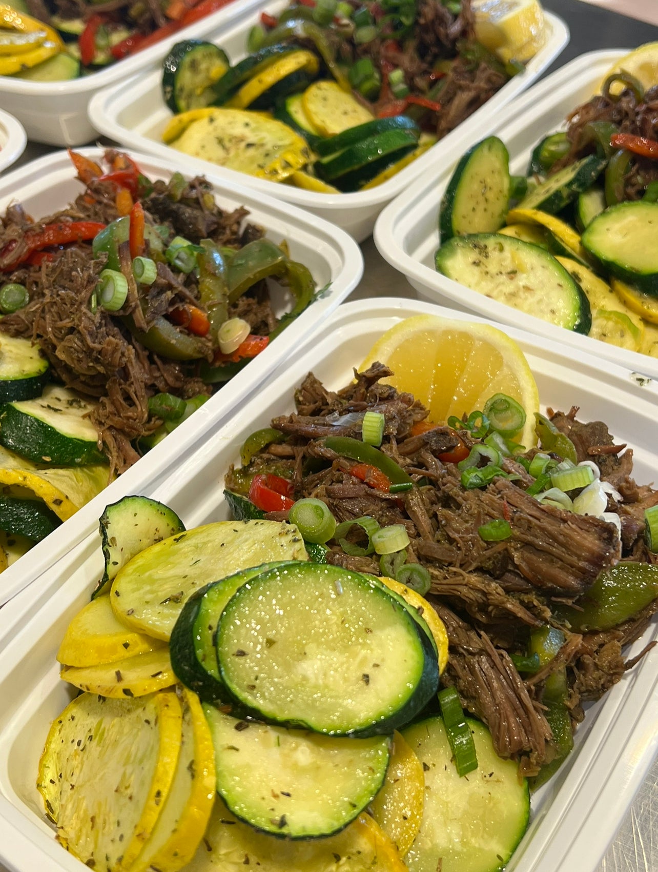 KETO-VERSION-Beef & Peppers with zucchini